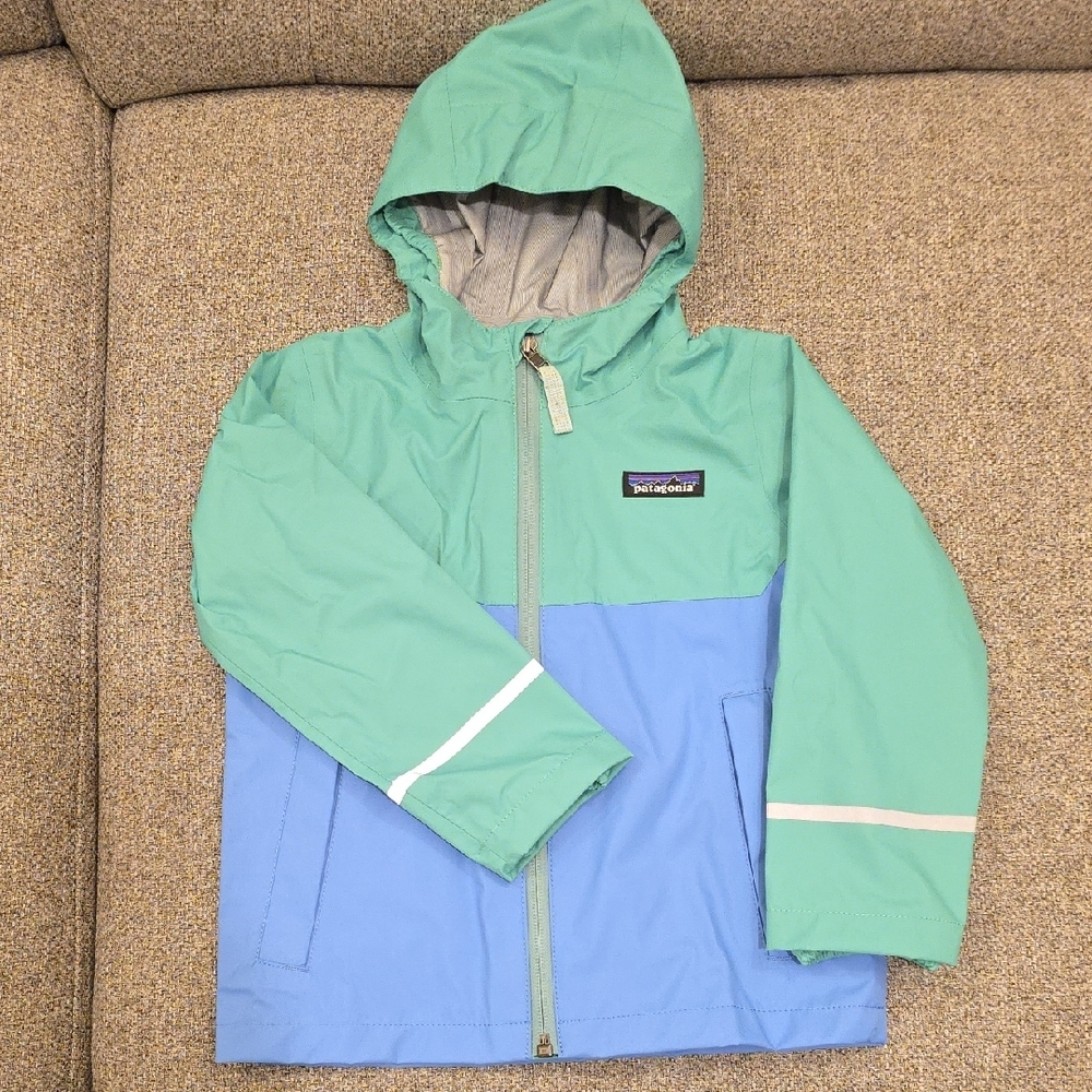 Patagonia Baby Torrentshell 3L, Hooded Lightweight Rain Jacket, Color-Aloe Green